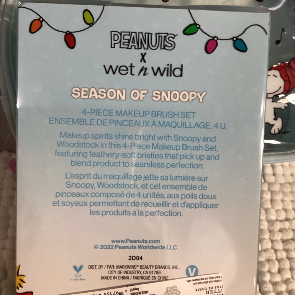 Wet n Wild Peanuts Snoopy Gang 5pc 2022 Set: Bag, Brushes, Sponges & MORE - Picture 10 of 14
